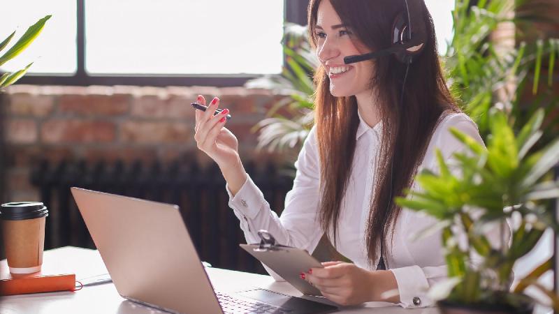 [Qual é a diferença entre assistente e auxiliar administrativo?]