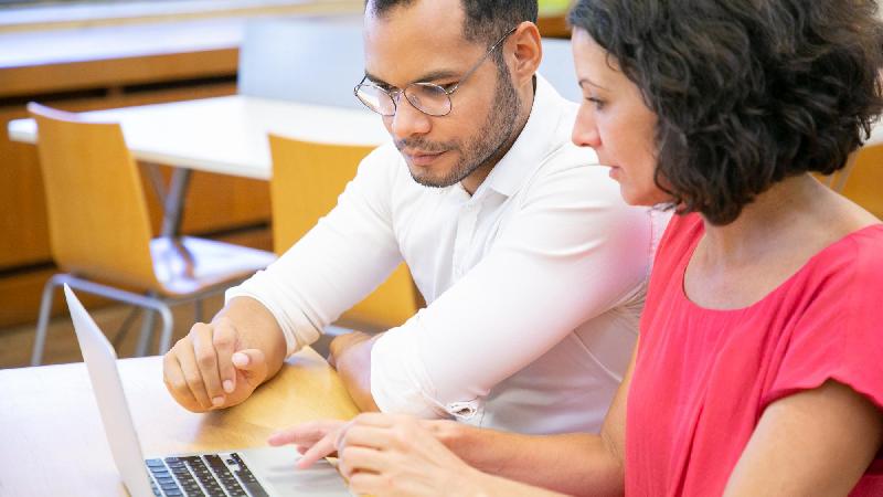 [Vantagens de voltar a estudar após os 40 anos]